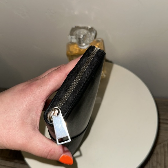 Sold Bottega Veneta Black Lambskin Leather Zip Around Wallet EUC - Picture 7 of 10